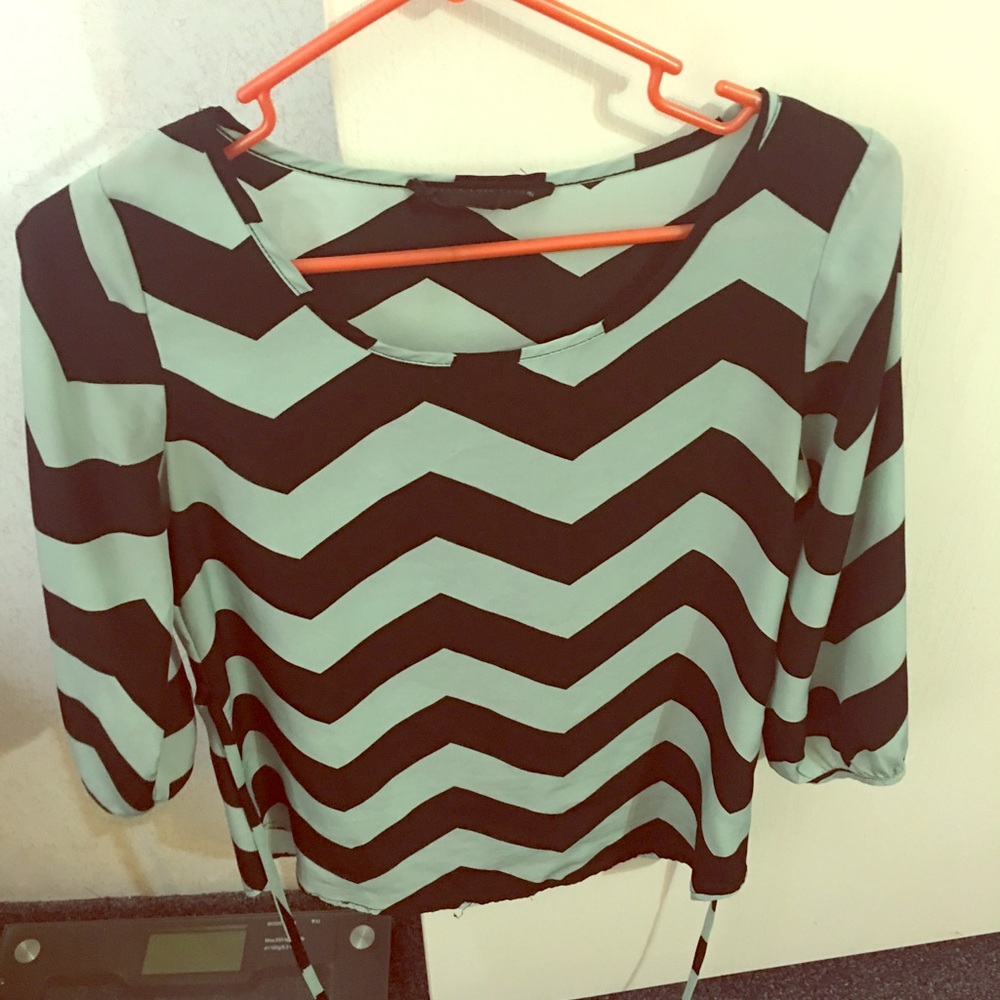 S-M chevron print boutique top black and minty